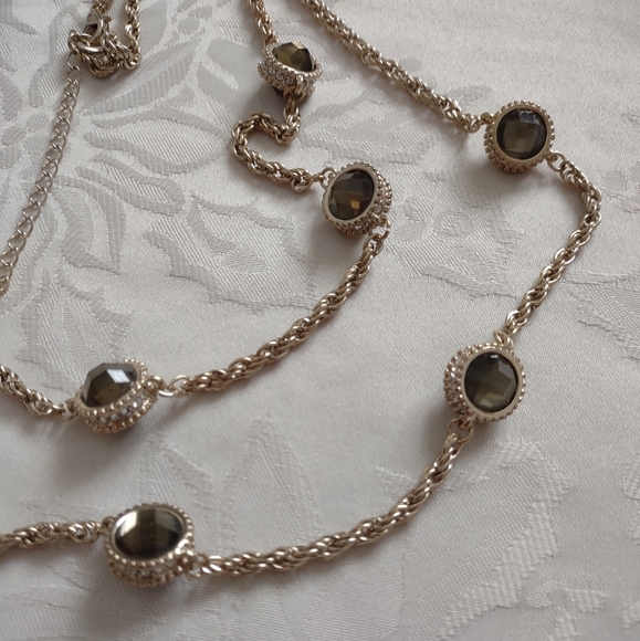 Statement long station necklace crystals round gold tone chain - Picture 7 of 9